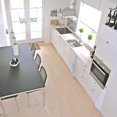 Dom wakacyjny 3 Bedroom Beautiful In