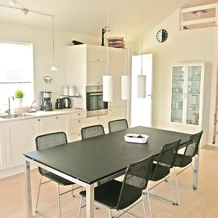 3 Bedroom Beautiful In Dom wakacyjny Nysted
